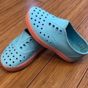 Native little kid shoes size 10/Euro size 27